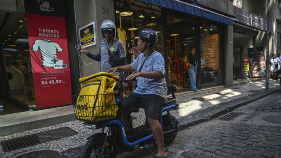 Los repartidores en Brasil surgen como un codiciado electorado