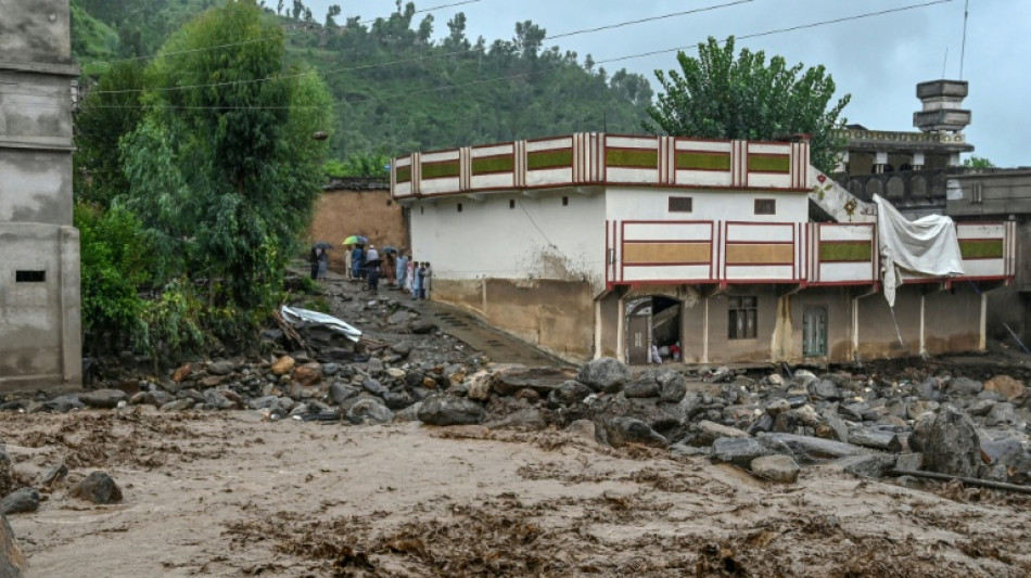 Rain halts rescue operation after Pakistan floods kill hundreds