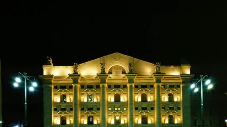 Borsa: Milano chiude in lieve ribasso, -0,22%