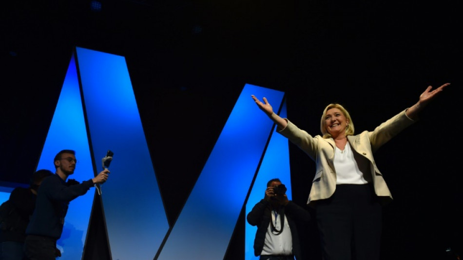 Kurz vor Präsidentschaftswahl verringert sich Abstand zwischen Macron und Le Pen