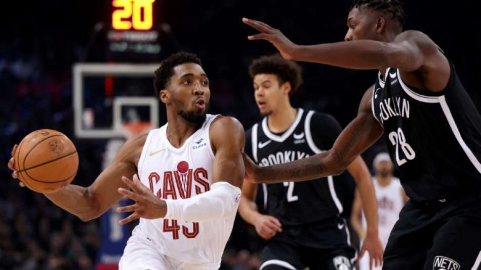 Basket: Cleveland remporte un Paris NBA Game relev&eacute; en fin de bouche 
