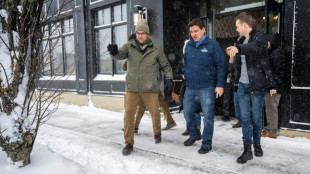 'Intense' US blizzard blows Iowa caucus campaigning off course