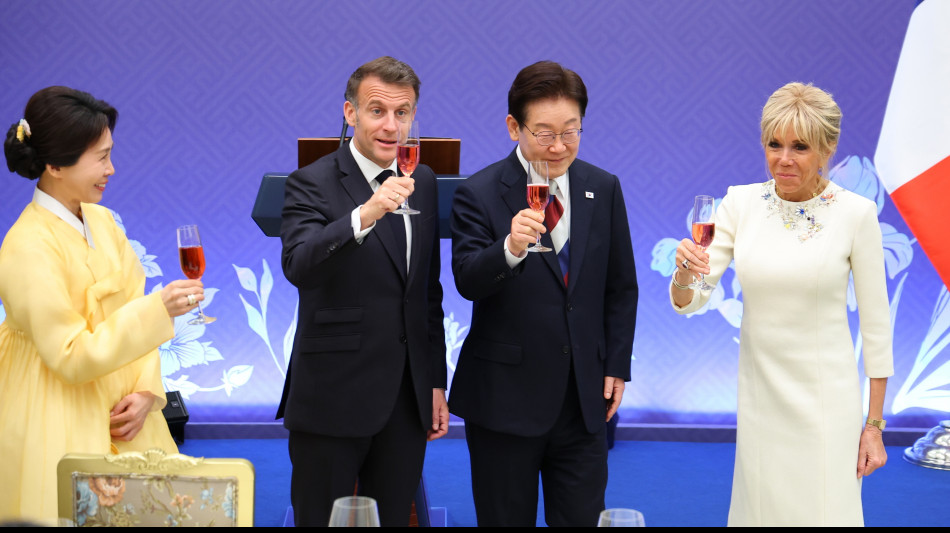 Macron, 'una coalizione di indipendenti per l'autonomia da Cina e Usa'