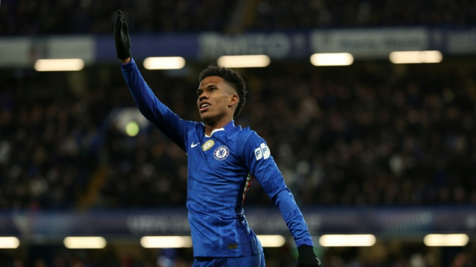 Com golaço de Estêvão, Chelsea vence Barcelona (3-0) na Champions