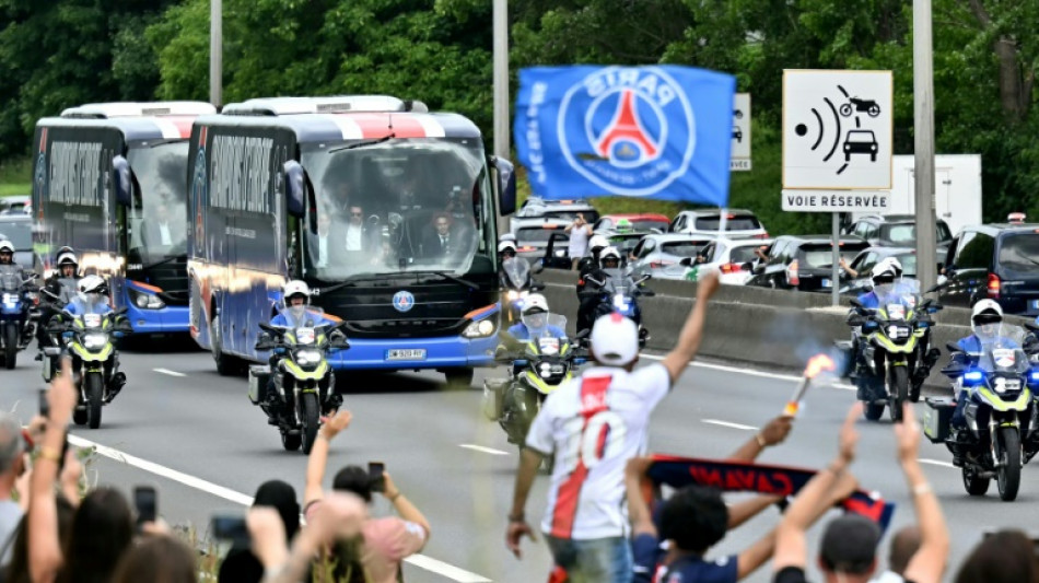 Retour des joueurs du PSG: l'excitation monte avant la parade sur les Champs-Elys&eacute;es
