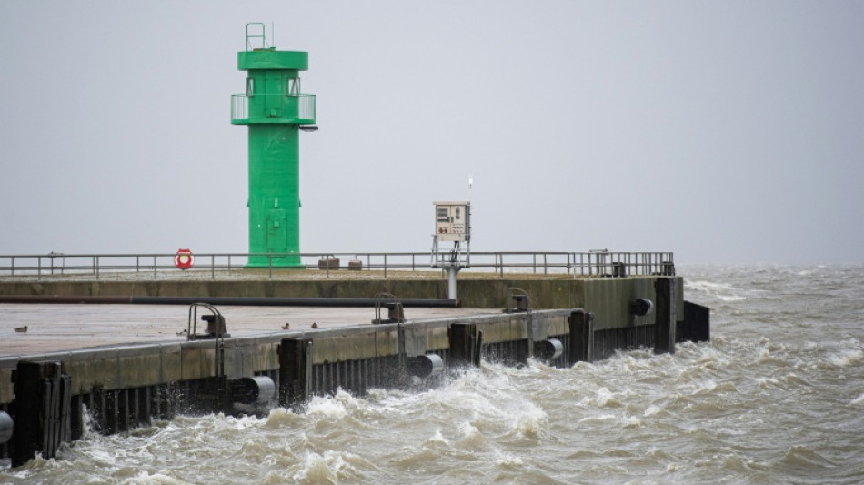 Sturmflut über Teilen Norddeutschlands: Störungen im Fährverkehr