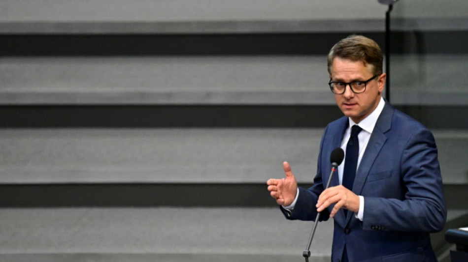 "Stille Helden": Linnemann schlie&szlig;t K&uuml;rzungen f&uuml;r pflegende Angeh&ouml;rige aus