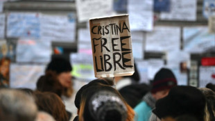 'Argentina com Cristina', apoiadores de Kirchner protestam contra sua condenação