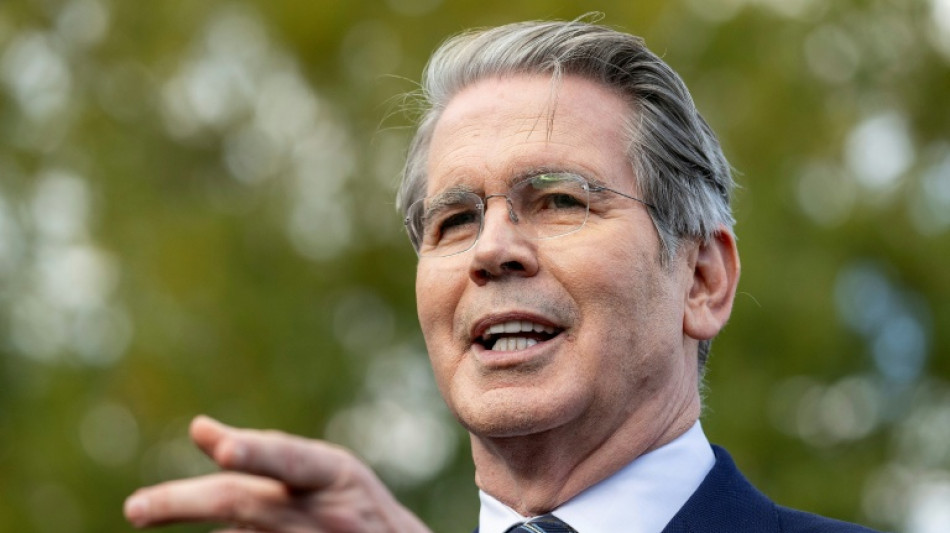 El secretario del Tesoro de EEUU tilda de "peronista" a una senadora demócrata que cuestiona la ayuda a Argentina