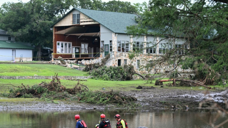 Inondations au Texas: 27 morts dans le camp d'été dévasté, plus de 90 décès au total