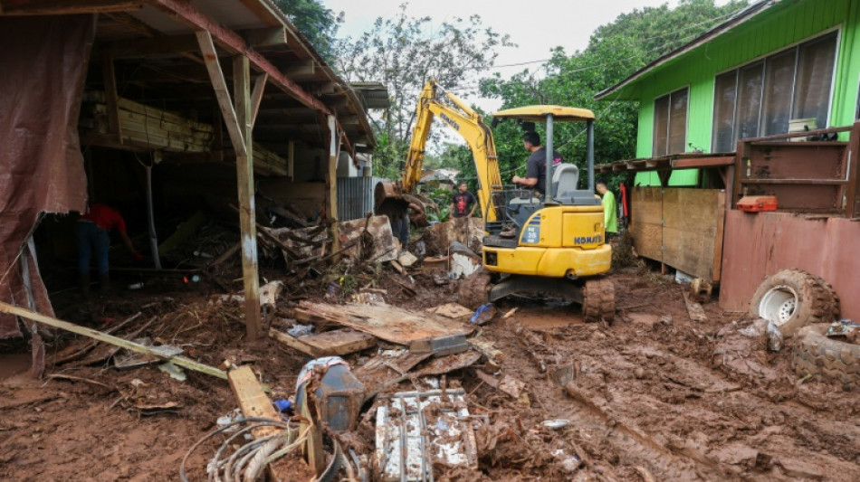 Miles de personas bajo &oacute;rdenes de evacuaci&oacute;n por inundaciones en Haw&aacute;i