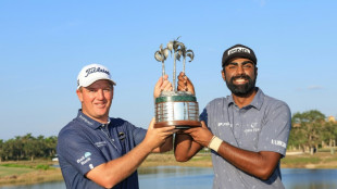 Hoge and hurting Theegala rally to win Shootout crown