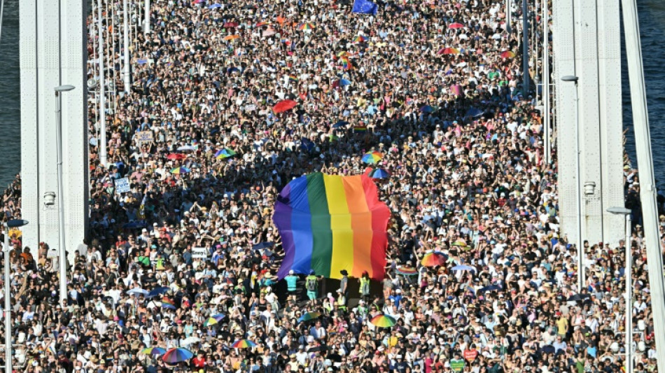 Budapests gr&ouml;&szlig;te Pride-Parade: Bis zu 200.000 Menschen trotzen Orban