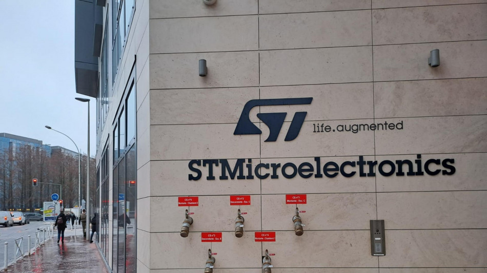 Firma al Mimit accordo sviluppo STm per il sito di Catania
