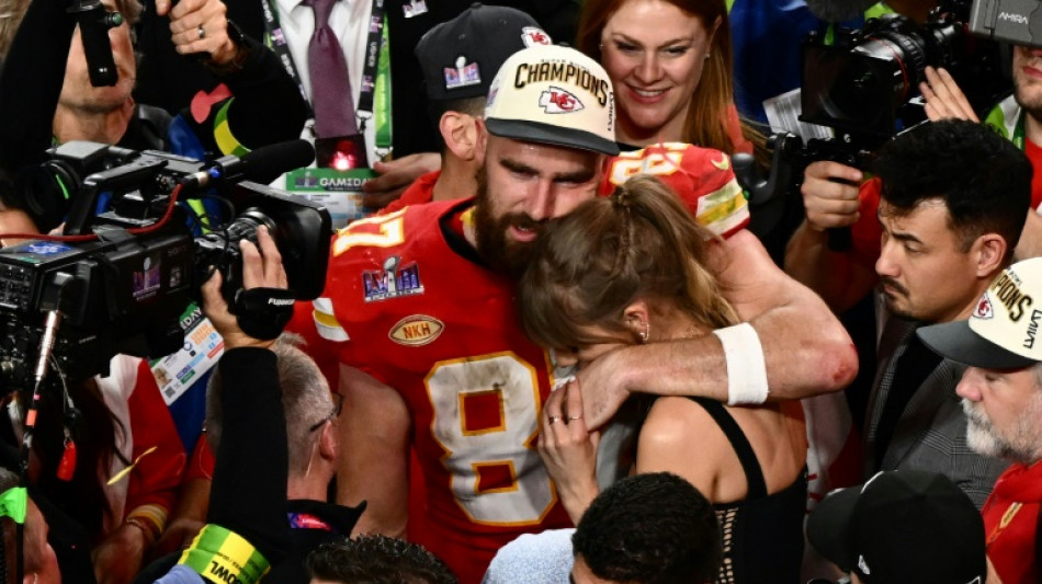 Astro da NFL Travis Kelce doa US$ 100 mil a v&iacute;timas de tiroteio em desfile