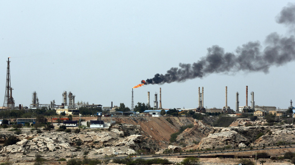 Media Iran, diverse esplosioni riportate nella zona dell'isola di Kharg