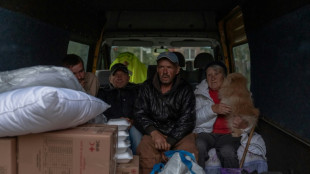 Thousands evacuated as Russia pounds Ukraine border town 