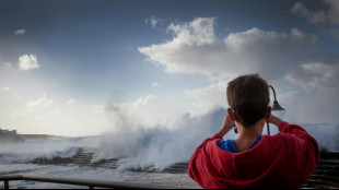 Ascienden a cuatro los muertos por el fuerte oleaje en las islas Canarias