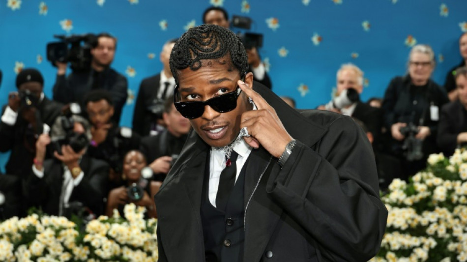 Rihanna revela su tercer embarazo la noche de la gala del MET