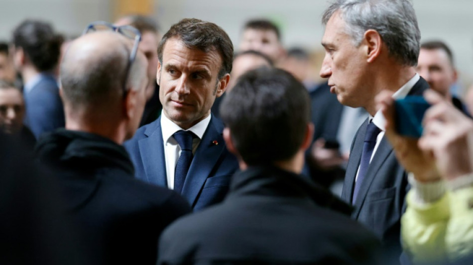 Macron &eacute; vaiado em visita para tentar acabar com crise da reforma da Previd&ecirc;ncia