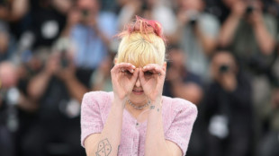 Ser una mujer "es una experiencia violenta" asegura Kristen Stewart