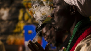 En nombre de la libertad de culto, rastafaris kenianos esperan poder fumar cannabis legalmente