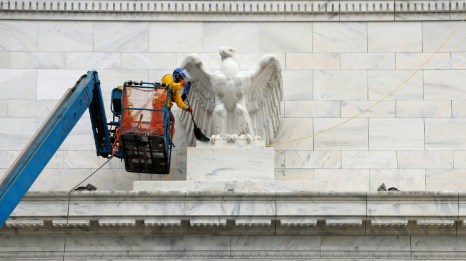 Fed corta suas taxas de juros em um quarto de ponto percentual, a 4%-4,25%