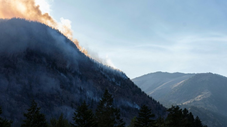 Des milliers de personnes &eacute;vacu&eacute;es face aux incendies dans le nord et l'ouest du Canada