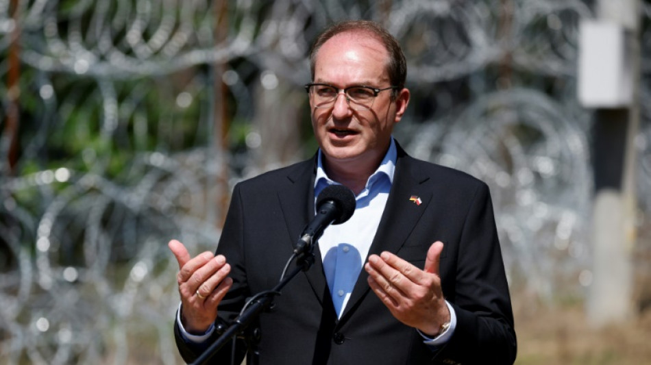 Dobrindt k&uuml;ndigt Verl&auml;ngerung von Grenzkontrollen an