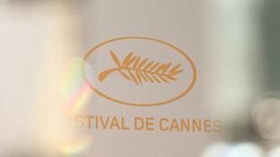 Cannes: la flamme olympique, star des marches