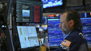 Wall Street ouvre en baisse, s'inqui&egrave;te des prix &eacute;lev&eacute;s de l'&eacute;nergie