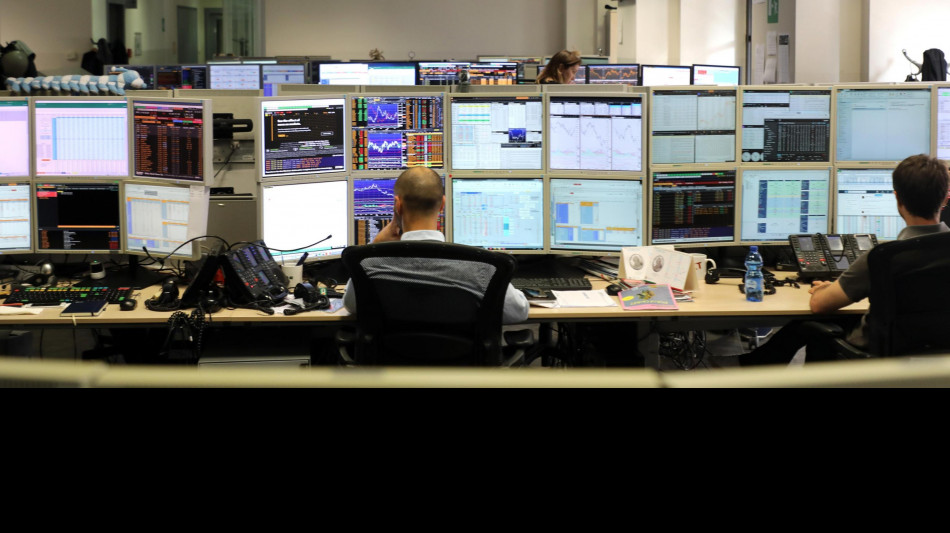 Lo Spread Btp-Bund scende a 81,7 punti, stabile l'Oat francese