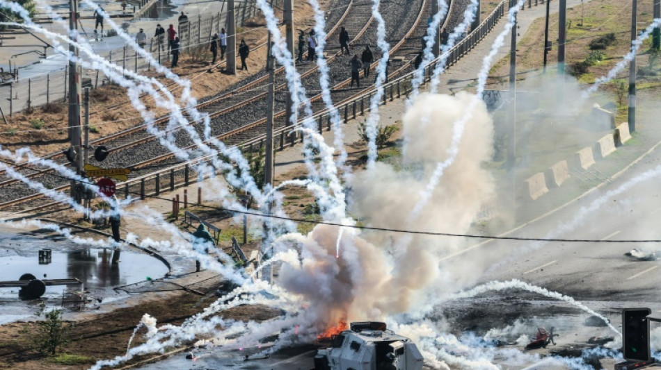 Protestas de pescadores dejan 16 heridos en Chile 