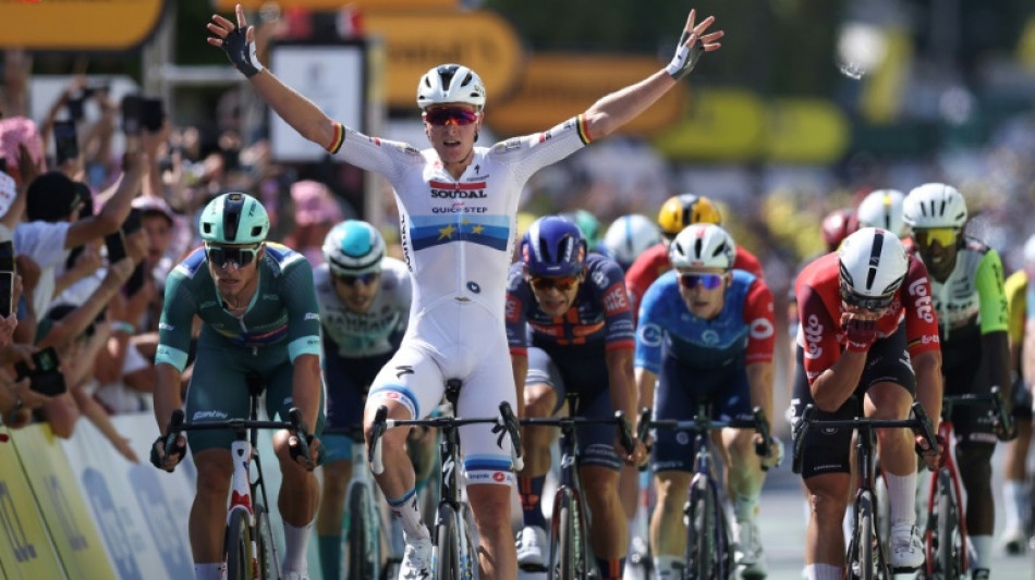 Tour de France: Merlier r&eacute;cidive et brise les ailes de Van der Poel &agrave; Ch&acirc;teauroux