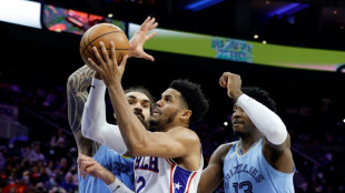 Red-hot Sixers slip past Grizzlies, Curry powers Warriors over Rockets