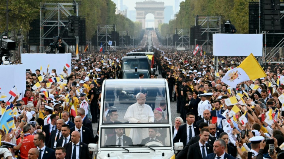 Pope celebrates giant Paris mass in landmark visit