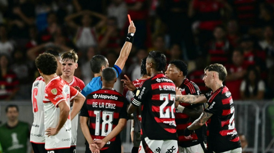 Conmebol reconhece erro de arbitragem na expulsão de Plata contra o Estudiantes