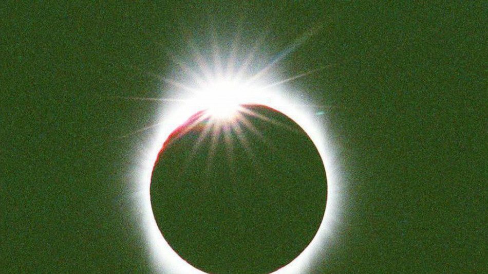 Domani la prima eclissi solare del 2026, visibile dall'Antartide