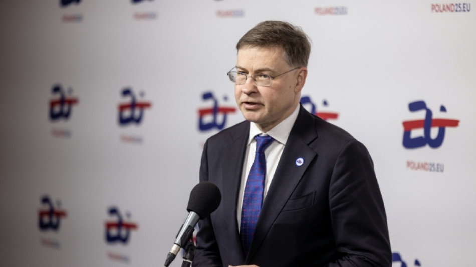 UE reduz previsões de crescimento para 2025 e 2026 devido ao impacto das tarifas de Trump