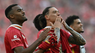 Liverpool atropela Tottenham (5-1) e &eacute; campe&atilde;o ingl&ecirc;s pela 20&ordf; vez em sua hist&oacute;ria