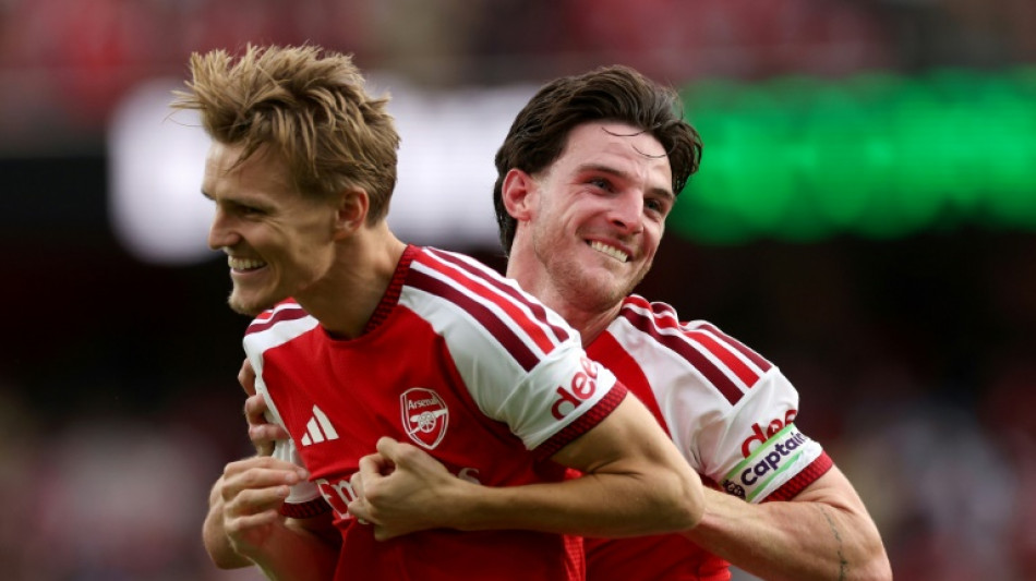 Arsenal vence Chelsea em cl&aacute;ssico londrino; United cede empate no fim