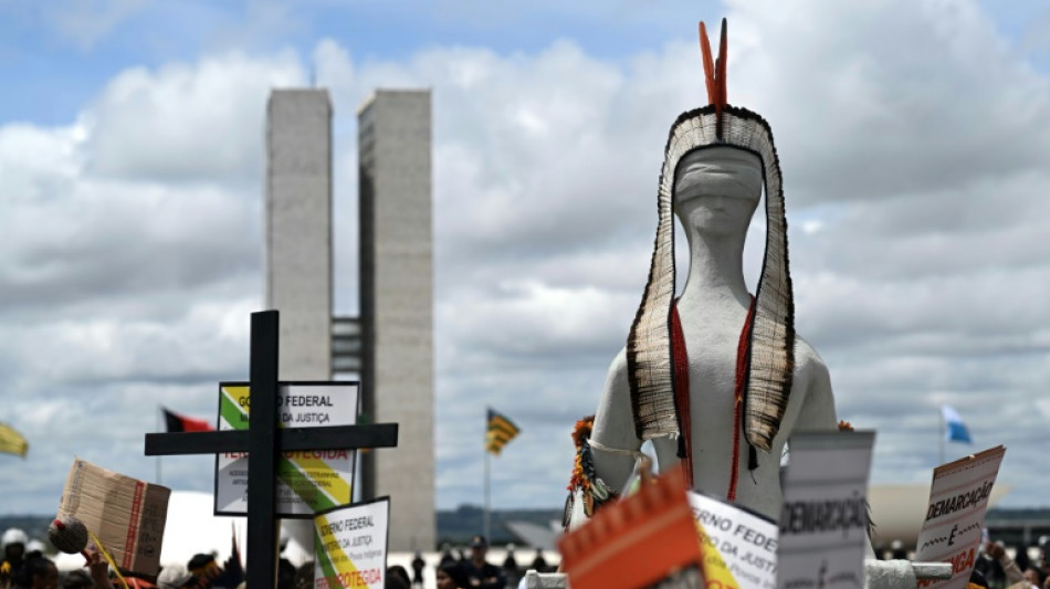 Milhares de indígenas vão ao Congresso exigir proteção para suas terras