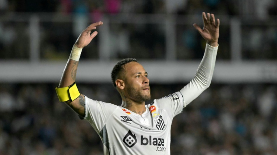 Neymar signs for six more months with Santos with an eye on World cup