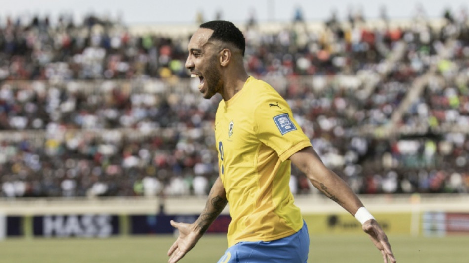 Gabão vence Gâmbia (4-3) nas Eliminatórias com 4 gols de Aubameyang, que é expulso