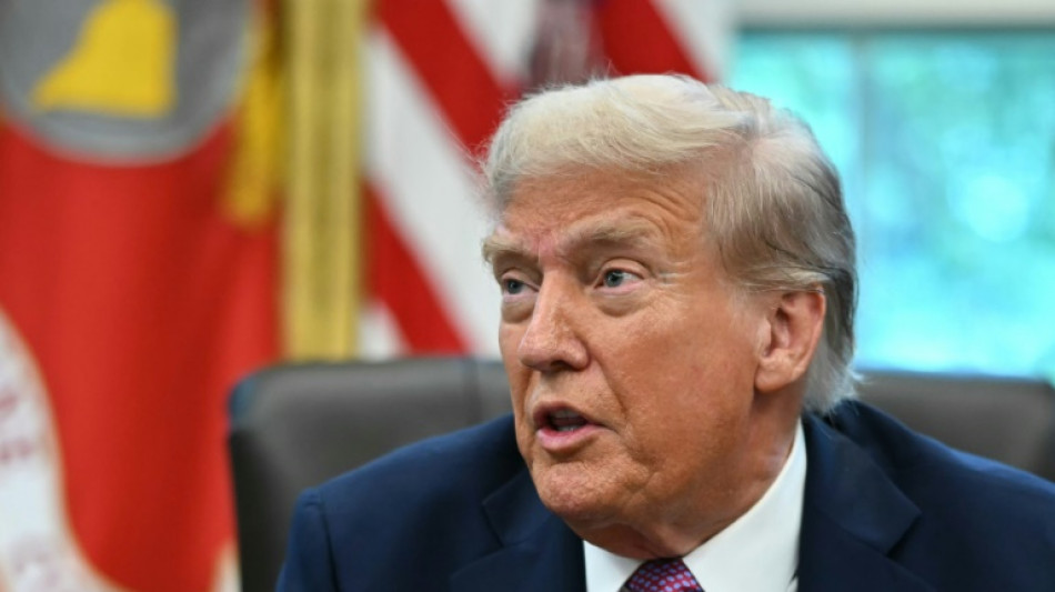 Trump affiche sa fermeté contre le Venezuela, Maduro joue l'apaisement