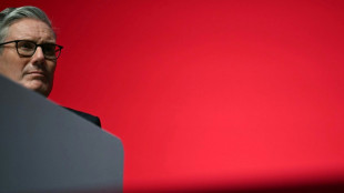 Governo britânico propõe endurecer regras para conceder residência permanente