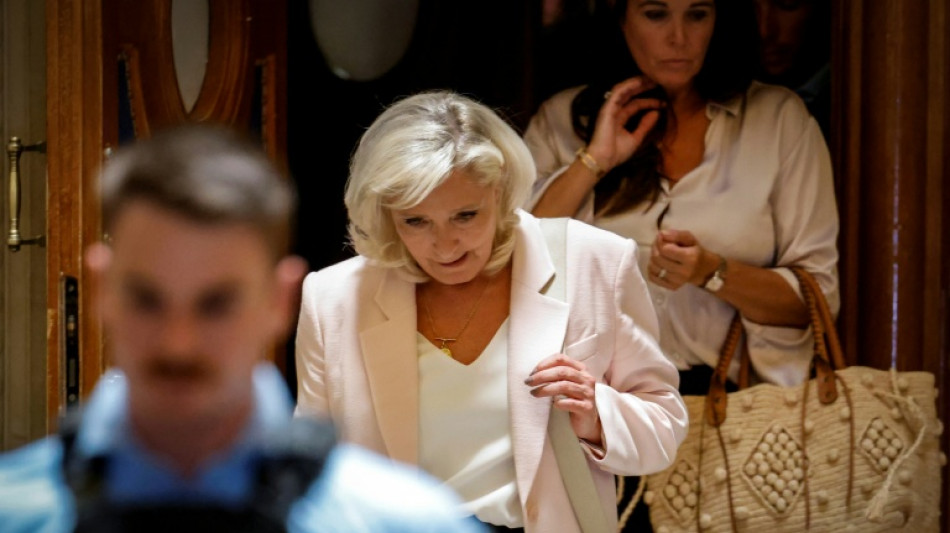 Condenan a la ultraderechista Le Pen a 15 meses de inhabilitaci&oacute;n por malversaci&oacute;n en Francia