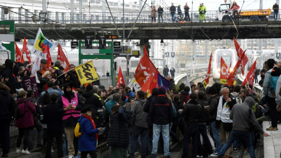 Nuevas protestas en Francia tras a adopci&oacute;n a la fuerza de la reforma de las pensiones