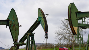 Il petrolio riduce la corsa, Brent a 105,7 dollari
