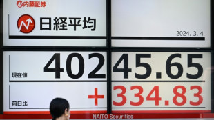 &Iacute;ndice Nikkei fecha pela primeira vez acima de 40.000 pontos